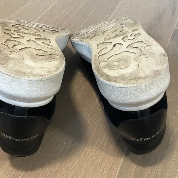 Alexander McQueen Black velvet sneakers - Picture 7 of 8